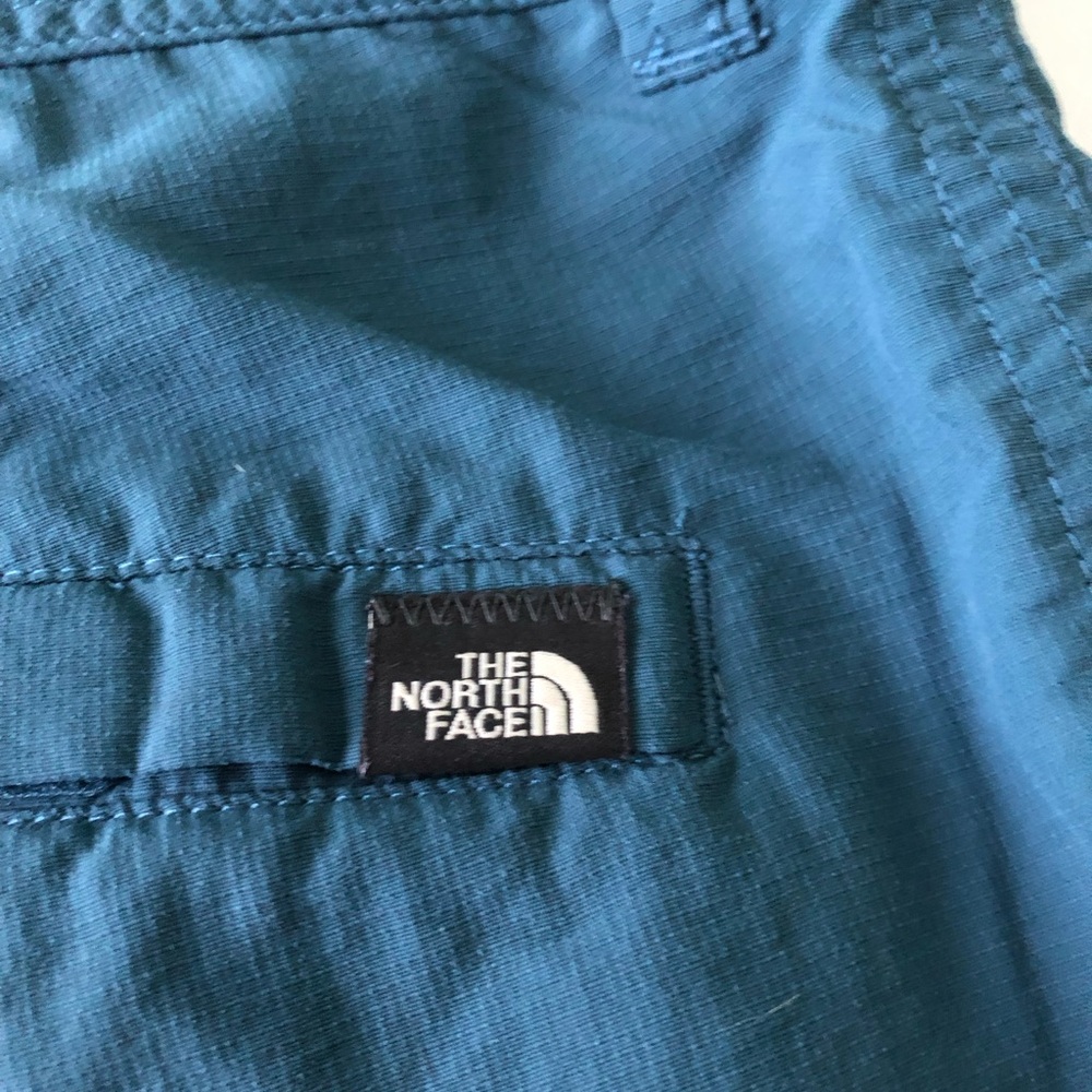 Women’s NorthFace shorts size 14 - Picture 3 of 5